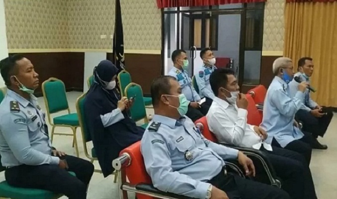 Kepala Divisi Pemasyarakatan Kanwil Kemenkumham Sultra Muslim, saat memimpin Rapat Penyusunan Best Practices Teknis Bidang Pemasyarakatan secara virtual