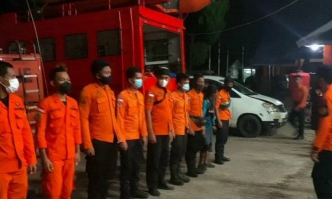 Tim Rescue Unit Siaga SAR Sorowako bersiap berangkat menuju Danau Towuti, Kabupaten Luwu Timur,