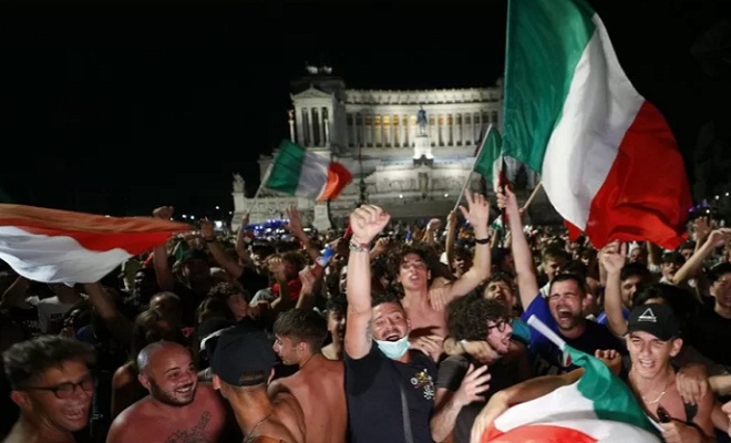 Suporter Italia berkumpul di Roma