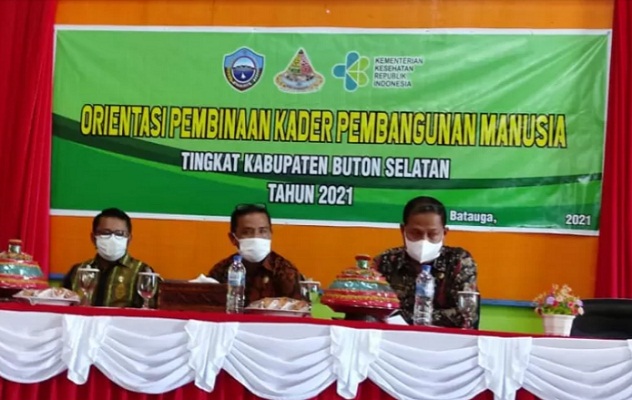 Asisten III Setda Pemkab Buton Selatan, La Ode Harwanto membuka orientasi pembinaan kader pembangunan manusia tingkat daerah itu, di Buton Selatan