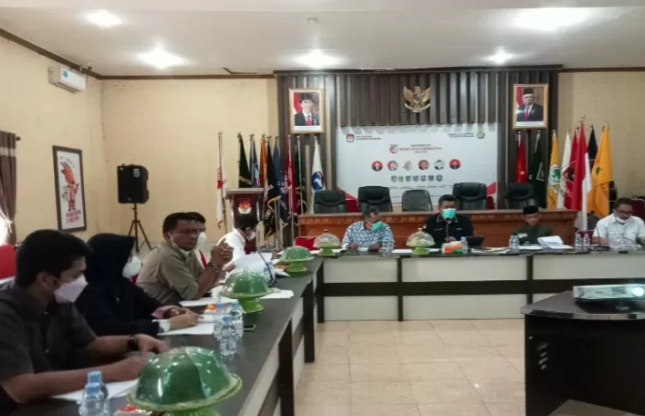 Suasana rapat persiapan pelaksanaan Program DesaKelurahan Peduli PemiluPemilihan (DP3) antara KPU Sultra bersama KPU Kota Kendari,